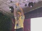 Andika-Mahesa-saat-mengisi-acara-HUT-ke-21-Wakatobi.jpg
