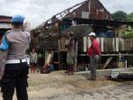 Angin-Puting-Beliung-Hantam-4-Rumah-Warga-hingga-Rusak-Parah-di-Kolaka-Sulawesi-Tenggara.jpg