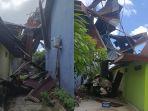 Angin-Puting-Beliung-Rusak-Atap-Rumah-di-Anduonuhu-Kota-Kendari-Pemilik-Rumah-Sebut-Tak-Ada-Korban.jpg
