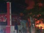 BREAKING-NEWS-Gardu-PLN-di-Anawai-Wua-Wua-Kendari-Sulawesi-Tenggara-Terbakar-Warga-Panik.jpg