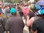 BREAKING-NEWS-Kasat-Binmas-Polres-Konawe-Terbakar-Saat-Amankan-Unjuk-Rasa-di-Kantor-Bupati.jpg