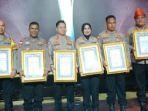 Bhabinkamtibmas-Polsek-Lainea-terima-penghargaan-Hoegeng-Award-di-Jakarta.jpg