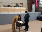 DPRD-Kota-Kendari-Setujui-Raperda-Pemberian-Insentif-dan-Kemudahan-Investasi-Jadi-Perda.jpg
