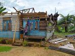 Detik-detik-Angin-Puting-Beliung-Rusak-Rumah-Warga-di-Ueesi-Kolaka-Timur-Sultra-Awalnya-Hujan-Deras.jpg