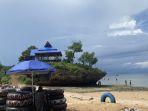 Gelora-Beach-Torobulu-Konawe-Selatan-Sulawesi-Tenggara-Ramai-Pengunjung-Saat-Libur-Lebaran-2024.jpg