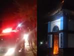 Gerbang-Alun-alun-Alami-Kolaka-Sulawesi-Tenggara-terbakar.jpg
