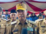 Gubernur-Sulawesi-Tenggara-Andi-Sumangerukka-saat-diwawancara-di-Kantor-Gubernur-Sultra-SPMB.jpg