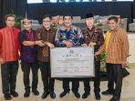 Gubernur-Sulawesi-Tenggara-Andi-Sumangerukka-taken-MoU-soal-wisata-dengan-Gubernur-Sulut-dan-Sulsel.jpg