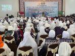 Gubernur-Sulawesi-Tenggara-Berikan-Uang-Saku-Rp1-Juta-kepada-2018-Calon-Jemaah-Haji-2025.jpg