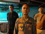 Kasi-Humas-Polres-Baubau-IPTU-Rino-Asnan-saat-penjagaan-di-salah-satu-lokasi-diduga-berkonflik.jpg