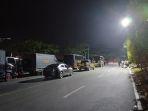 Kendari-Beach-Berangsur-Kondusif-Personel-TNI-dan-Polri-Berjaga-jaga-Jalan-Masih-Ditutup.jpg