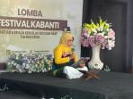 Kepala-sekolah-peserta-lomba-Festival-Kabanti-tampil-di-depan-para-juri-di-Kantor-Dikbud-Baubau.jpg
