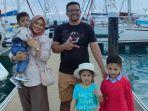 Kisah-Fitriyani-Cahyati-Asis-di-Wakatobi-bersama-keluarga.jpg