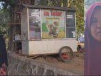 Kolase-foto-gerobak-Es-Teler-Lapangan-Merdeka-serta-pemilik-kedai-di-Jalan-Balai-Kota-Baubau.jpg