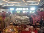 Kuliner-Tradisional-Disajikan-Kerukunan-Keluarga-Wakatobi-di-Kendari-Sultra-pada-Harua-Halal-Bihalal.jpg