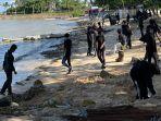 Mahasiswa-Teknik-Sipil-UHO-Kendari-Bersih-bersih-Sampah-di-Pantai-Toronipa-Konawe-Sulawesi-Tenggara.jpg
