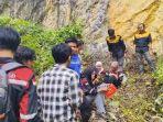 Mahasiswa-UM-Kendari-dan-Siswa-SMKS-Pertambangan-Nur-Watukila-Konawe-Utara-Temukan-Peridotit.jpg