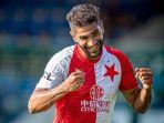 Pemain-SK-Slavia-Prague-Abdulla-Yusuf-Helal-asal-Bahrain-Persija-Jakarta.jpg