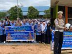 Personel-Polres-Konawe-Utara-edukasi-berlalulintas-dan-kampanye-keselamatan-jalan-di-SMAN-1-Asera.jpg
