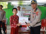 Polresta-Kendari-Beri-Bantuan-Paket-Sembako-kepada-Warga-yang-Terdampak-Angin-Puting-Beliung.jpg