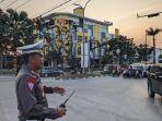 Polresta-Kendari-memastikan-arus-lalulintas-di-Kota-Kendari-tetap-lancar-selama-demo-boikot-McD.jpg
