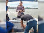 Pria-dievakuasi-KPP-dan-Polairud-usai-melocat-dari-Jembatan-Teluk-Kendari-Sulawesi-Tenggara.jpg