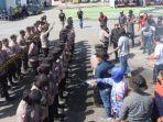 Ratusan-personil-Polresta-Kendari-simulasi-pengamanan-persiapan-menghadapi-Pilkada-2024.jpg