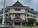 Rektorat-UHO-Kendari-dipenuhi-karangan-bungan-ucapan-selamat-usai-Rektor-Prof-Armid-dilantik.jpg