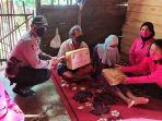 Sambut-Bulan-Suci-Ramadan-Polsek-Onembute-dan-Bhayangkari-Salurkan-Bansos-ke-Warga-Kurang-Mampu.jpg