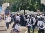 Tak-Lolos-PPPK-Paruh-Waktu-Guru-Honorer-Unjuk-Rasa-di-Kantor-Bupati-Konawe-Ini-Penjelasan-BKPSDM.jpg