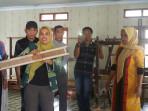Teknik-dan-Alat-Tenun-Dikenalkan-ke-Pria-dan-Wanita-di-Konawe-Utara-Sulawesi-Tenggara.jpg