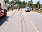 Terjatuh-di-Tikungan-Ameroro-Konawe-pengendara-motor-tabrak-Truk-Hino.jpg