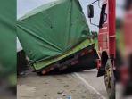 Truk-terperosok-di-bahu-jalan-bypass-lasusua-kolaka-utara-yang-amblas.jpg