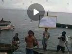 Video-Viral-Warga-Naik-Sampan-Tahan-Kapal-Cepat-di-Cempedak-Konawe-Selatan-Sulawesi-Tenggara.jpg