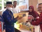 Wagub-Sultra-Lukman-Abunawas-dan-produk-ikan-gabus-asap-cair-pada-Expo-UMKM.jpg