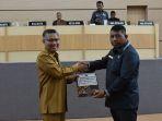 Wali-Kota-Kendari-Serahkan-Raperda-Pertanggungjawaban-Pelaksanaan-APBD-2021-kepada-Ketua-DPRD.jpg