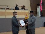 Wali-Kota-Kendari-Serahkan-Raperda-Perubahan-Perusda-Pasar-ke-DPRD-Regulasi-Sudah-Tak-Relevan.jpg