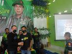 andi-sumangerukka-bantu-pestisida-petani-kakao-kolaka-utara.jpg