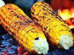 jagung-bakar-saat-malam-tahun-baru.jpg