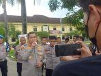 jurnalis-mengabadikan-foto-Kapolresta-Kendari-Kombes-Eko-Widiantoro.jpg