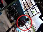 pencurian-tabung-gas-elpiji-3-kg-di-BTN-Batu-Marupa-Kendari-terekam-CCTV.jpg