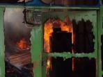 rumah-terbakar-di-kelurahan-Wale-Kecamatan-Wolio-Kota-Baubau-Sulawesi-Tenggarta.jpg