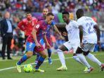 sergino-dest-dibayangi-oleh-dua-personel-real-madrid.jpg
