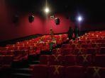 suasana-bioskop-hollywood-square-kendari-hari-pertama-buka.jpg
