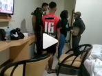 video-viral-Babinsa-TNI-gerebek-istri-selingkuh-anggota-TNI-di-kamar-hotel-di-Jayapura.jpg