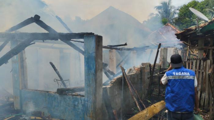 1 Rumah di Betung PALI Ludes Terbakar Api, Pemilik Hanya Bisa Pasrah Melihat Harta Bendanya Hangus