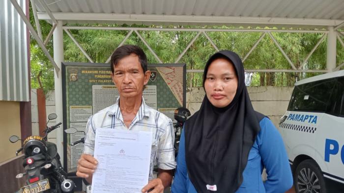 MELAPOR - Korban  Kgs Rifai usai membuat laporan ke Polrestabes Palembang. Kamis, (9/4/2026), siang.