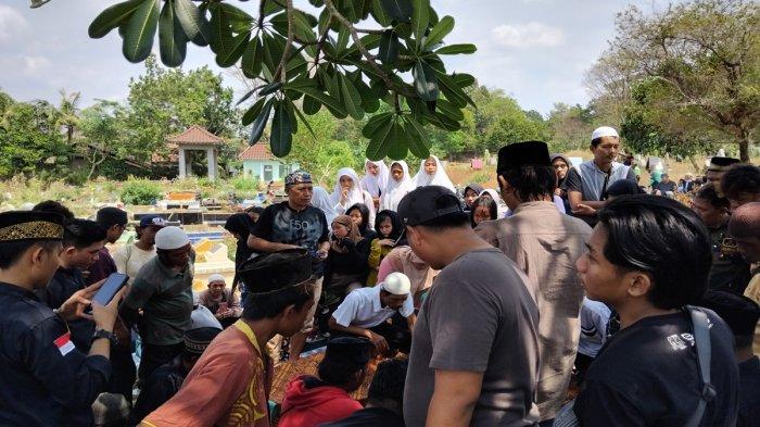 4 Fakta Siswi SMP Ditemukan Tewas di Kuburan Cina Palembang, Jasadnya Ditemukan 600 Meter dari Rumah