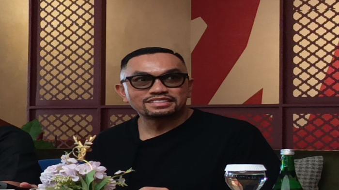 AHMAD SAHRONI DITIPU - Wakil Ketua Komisi III DPR RI, Ahmad Sahroni saat memberikan keterangan terkait dugaan penipuan, di Kebayoran Baru, Jakarta Selatan, Sabtu (11/4/2026). Ia mengungkapkan alasannya memberikan uang Rp300 juta.