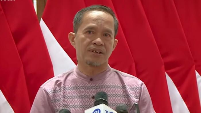 CURHATAN ANAK KEPSEK- Tangkap layar Rasnal, kepala SMAN 1 Luwu Utara usai menerima rehabilitasi dari Presiden Prabowo, pada Kamis, (13/11/2025). Anak Rasnal, kepala SMAN 1 Luwu Utara tulis pesan menyentuh yang menggambarkan perjuangan keluarganya atas PTDH menimpa ayahnya, dan guru Abdul Muis.